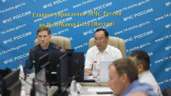 Пожароопасный сезон и паводок в Якутии. Глава региона выступил на совещании МЧС России