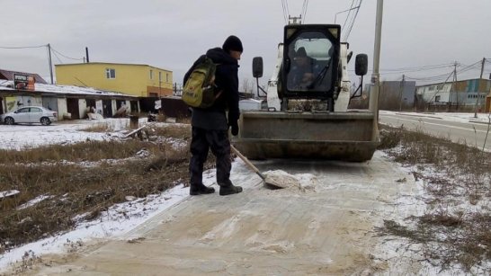 Городские службы Якутска проводят уборку снега и антигололёдные мероприятия