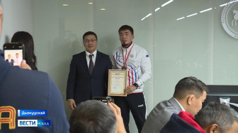 Кикбоксиҥҥа Аан дойду Кубогын чемпиона Михаил Иванов пресс-конференция биэрдэ