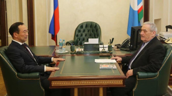 Транспортный и энергетический потенциалы региона обсудили на встрече Айсен Николаев и Вячеслав Штыров