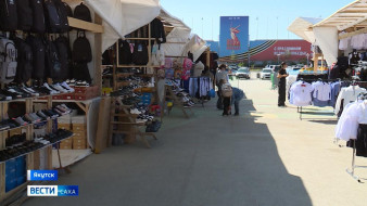 Сколько стоит собрать ребенка в школу? В Якутске открылась традиционная школьная ярмарка