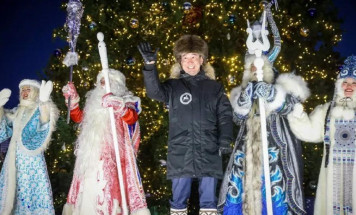 В Якутии зажглись огни первой новогодней ёлки страны