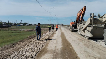 В Таттинском районе на региональной автодороге "Харбалах" началась укладка асфальта