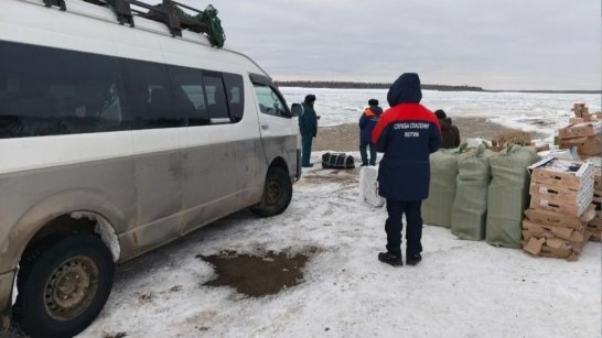 Выезд на лёд запрещён. В Якутии спасатели проводят профилактические рейды