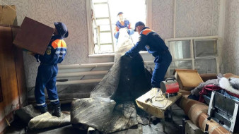 В селе Оймяконе проводится дезинфекция домов после паводка по заявкам пострадавших жителей