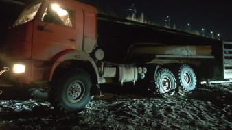 В Ленском районе Якутии спасатели оказали помощь водителю КАМАЗа