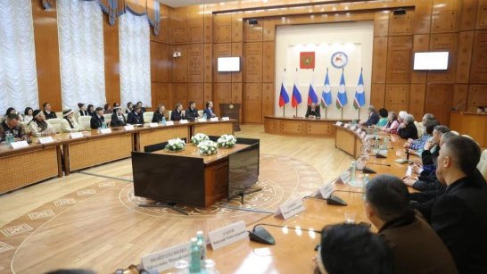 Айсен Николаев подписал распоряжение о проведении третьего Десятилетия Олонхо в Якутии