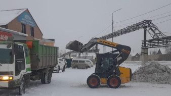 В Якутске усилена работа по уборке снега