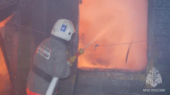 Огнеборцы ликвидировали пожар в здании администрации села Соморсун Амгинского района