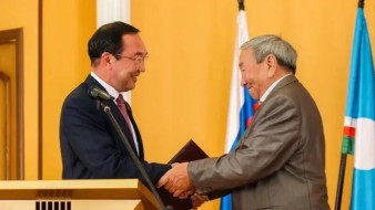 Глава Якутии вручил Орден "Полярная звезда" заслуженному энергетику Николаю Парникову