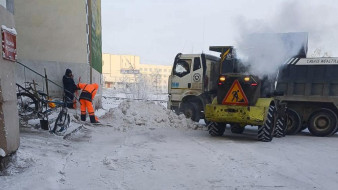 Уборка снега в Якутске идёт в круглосуточном режиме