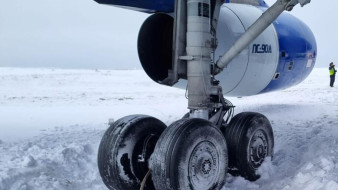 В аэропорту Мирного грузовой самолет Ту-204 выкатился за пределы ВПП