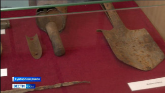 Школьники-участники поискового отряда "Сонор" из Сунтарского района представили находки с берегов озера Ильмень