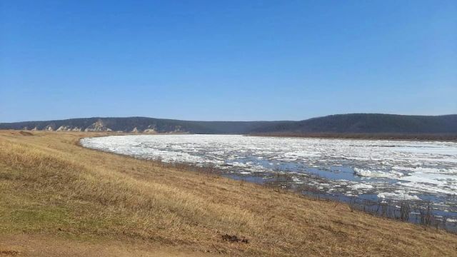 В Амгинском районе Якутии на реке Амга начался ледоход