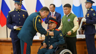 Якутянину Алексею Петрову вручили медаль "Золотая Звезда" Героя Российской Федерации