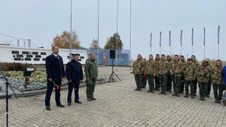 В Якутске состоялась торжественная церемония возложения цветов к стеле "Воинам-победителям"