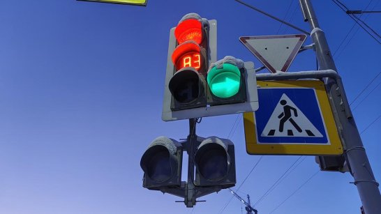 В Якутске ввели новый пешеходный режим работы светофоров на четырёх перекрёстках