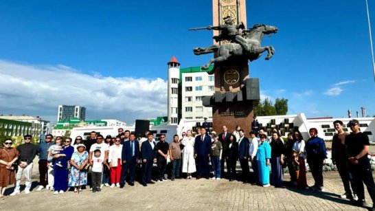 В Якутске состоялось возложение цветов к 82-й годовщине Курской битвы