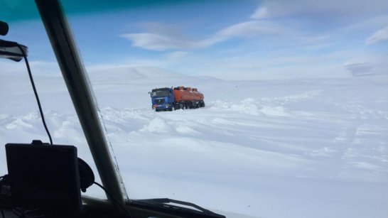 В Якутии продолжается завоз топлива для энергообъектов в отдаленных населенных пунктах