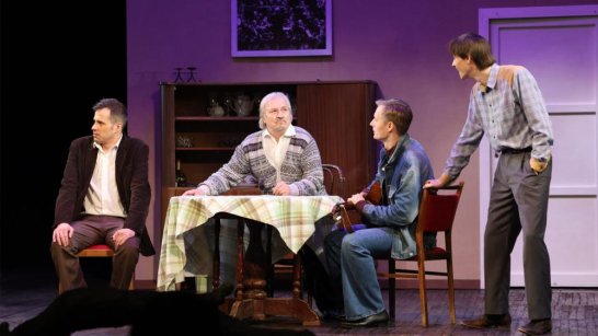 В День студенчества и Татьянин день Русский театр Якутска приглашает на добрую комедию "Старший сын"