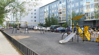 Глава Якутска проверил ход работ по благоустройству дворовых территорий
