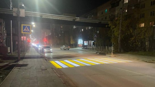 В Якутске впервые установлены проекционные пешеходные переходы