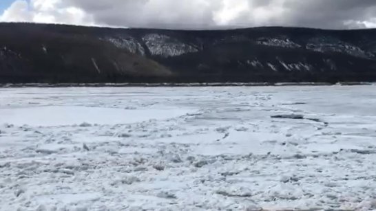 Ледоход достиг города Ленска в Якутии