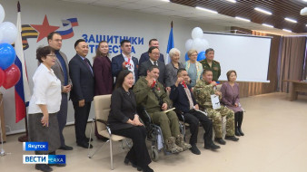 В Якутии ветеранам СВО вручили новые автомобили