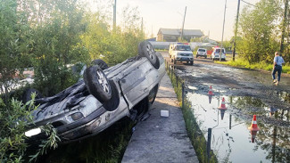 В Томпонском районе пьяный водитель совершил опрокидывание автомобиля 