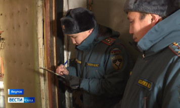 В Якутске сотрудники МЧС проводят профилактические мероприятия с населением