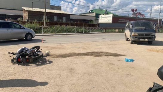 В Якутске в результате ДТП с мотоциклом пострадала несовершеннолетняя