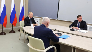Айсен Николаев доложил Президенту России о перспективах развития агломерации Тикси-Найба