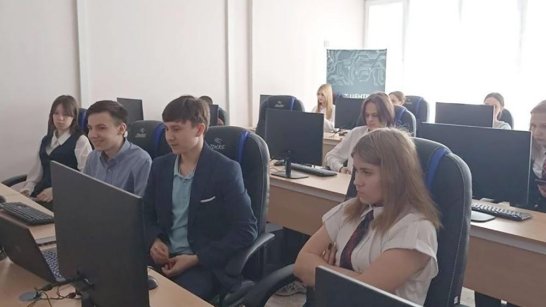 100 детей прошли первый образовательный модуль в ИТ-центре в донецком городе Кировское 