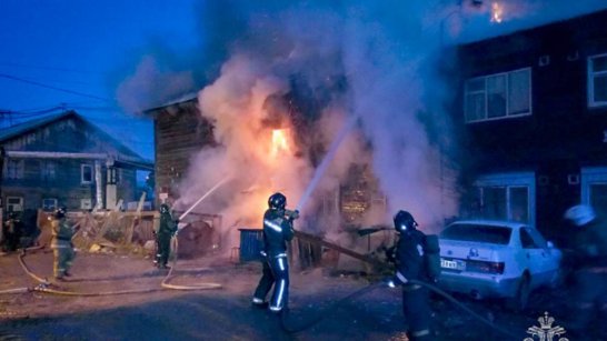 В Томпонском районе пожарными спасён жилой дом