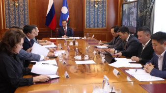 Глава Якутии провел заседание оперштаба по контролю строительства в регионе