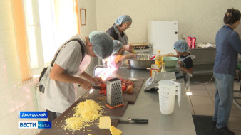Дьокуускайга анал байыаннай дьайыы кыттыылаахтарын дьиэ кэргэттэригэр ас астааһыныгар маастар-кылаас буолла