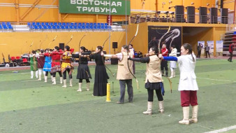 Дьокуускайга "Хоро Бэргэн" төрүт ох саанан ытыы күрэҕэ ыытылынна