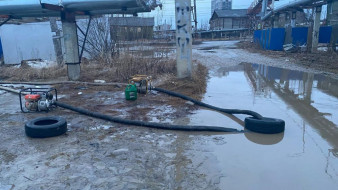 В Якутске проводится круглосуточная откачка талых вод