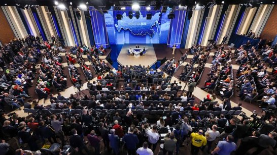 Владимир Путин: Российским властям еще нужно поработать над льготной семейной ипотекой