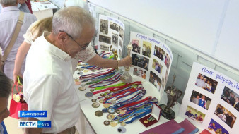 Спорт суруналыыһа Василий Посельскай үбүлүөйдээх 75 сааһынан саҥа кинигэтин сүрэхтээтэ