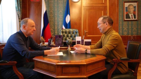 В Якутске состоялась рабочая встреча Николая Патрушева и Айсена Николаева
