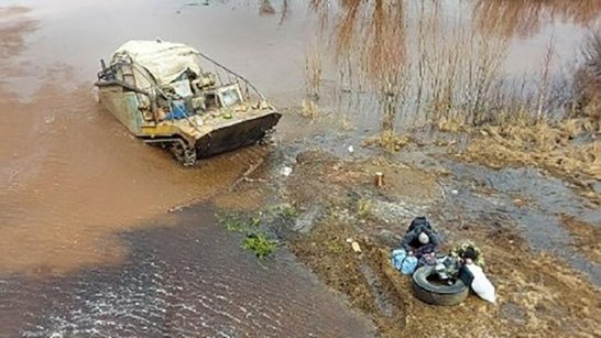 Служба спасения Якутии с помощью вертолета эвакуировала двух человек 