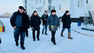 Дмитрий Садовников проверил ход строительства объектов в Хангаласском районе
