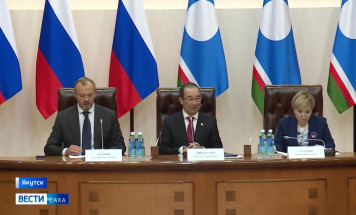 Реализация мастер-плана Якутска и развитие опорных населённых пунктов.  В Правительстве республики состоялось заседание Совета по местному самоуправлению