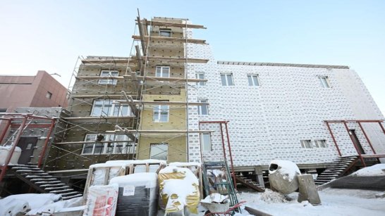 Айсен Николаев проверил ход строительства в Мирном корпуса средней школы