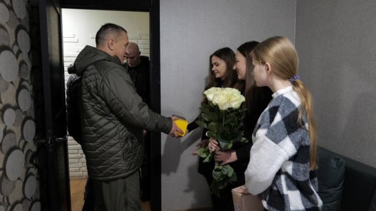 Юрий Трутнев исполнил новогодние мечты детей на "Ёлке желаний"