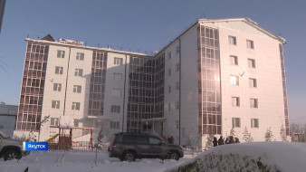 Юрий Трутнев и Айсен Николаев ознакомились с ходом строительства жилого дома в Якутске