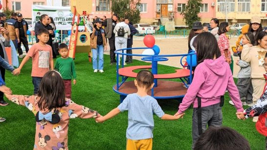 В Автодорожном округе Якутска открыли новую детскую площадку