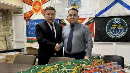 Министерство ГО и БЖД Якутии передало подарки детям участников СВО