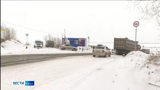 В Якутии на ледовом автозимнике "Хатассы - Павловск" снизили грузоподъемность